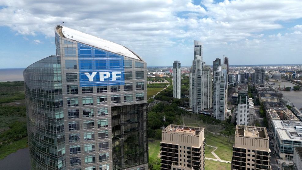 Diez puntos esenciales del duro fallo que exige a Argentina ceder el 51% de&nbsp;YPF