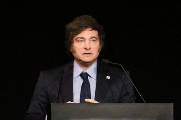 La defensa de Milei asegura que en redes no habla como&nbsp;presidente