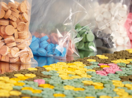 Alerta en la frontera: los nitacenos, el opioide más potente que el fentanilo, ya circulan en&nbsp;Brasil