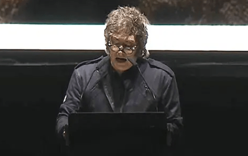 Milei arengó a militantes en la Derecha Fest: “Se le viene la noche a los&nbsp;zurdos”