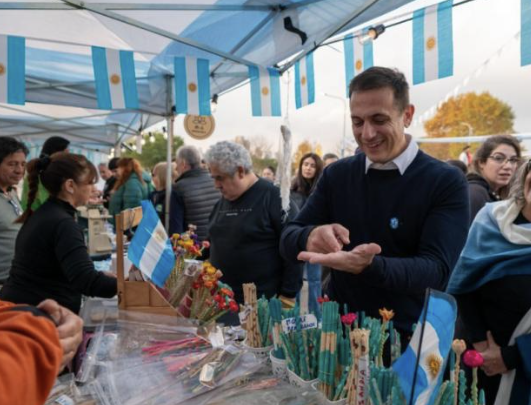 Julián Álvarez participó de la Peña de la Patria junto a miles de vecinos en Lanús