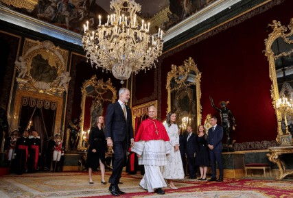 El Papa León XIV llegó a España e inició un viaje apostólico de seis días que lo llevará por Madrid, Barcelona y las Islas&nbsp;Canarias
