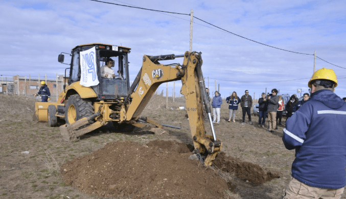 Mientras la gestión de Grasso acumula reclamos sin respuesta, el gobierno provincial salió a mejorar las calles de los barrios de Río Gallegos 