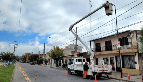 Durand avanza con el recambio de 10 mil luminarias LED en la autopista oeste para mejorar la seguridad vial: ya lleva 904&nbsp;instaladas