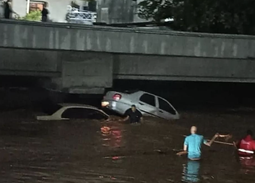Un fuerte temporal provocó inundaciones y un apagón en Venezuela