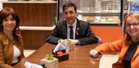 Grasso asumió el PJ de Santa Cruz y reivindicó el ADN kirchnerista: «Volver a las bases de un peronismo que va de la mano de Néstor y Cristina Kirchner»