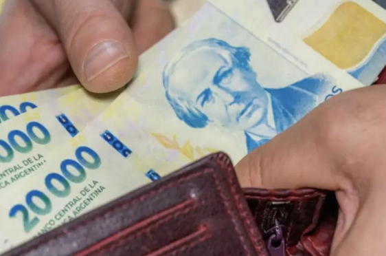 Los salarios crecieron un 2,8% en julio y superaron a la inflación del mes