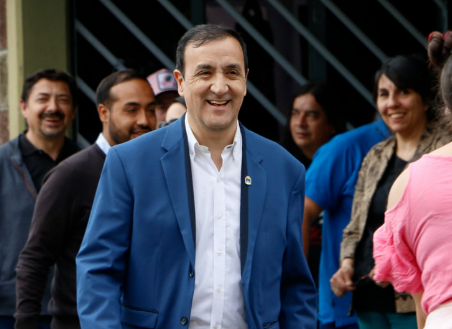 Grasso dice que no hay plata, pero gastó millones en el mobiliario de su despacho y en alquileres