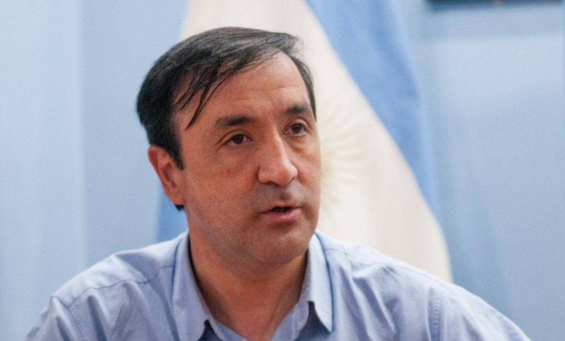 Mientras en Río Gallegos hay calles rotas y problemas básicos sin resolver, Pablo Grasso gastó $48,5 millones en muebles para su despacho