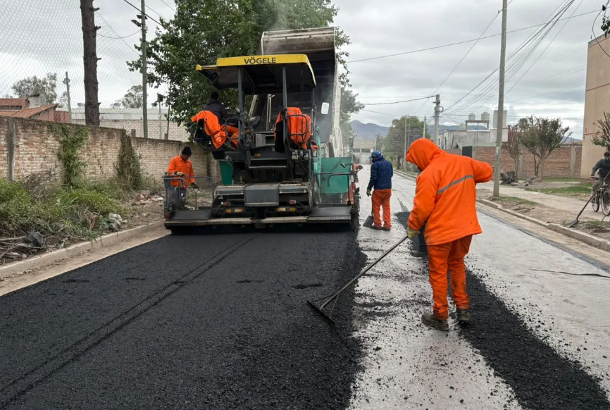 Durand avanza con el Plan Vial Zona Sur: Se está pavimentando la calle Celestino Burgos para mejorar la conexión entre barrios
